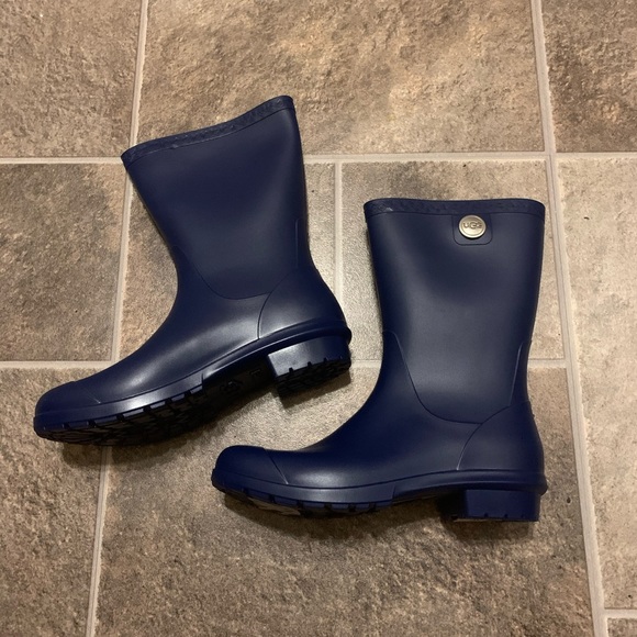 ugg rain boots matte